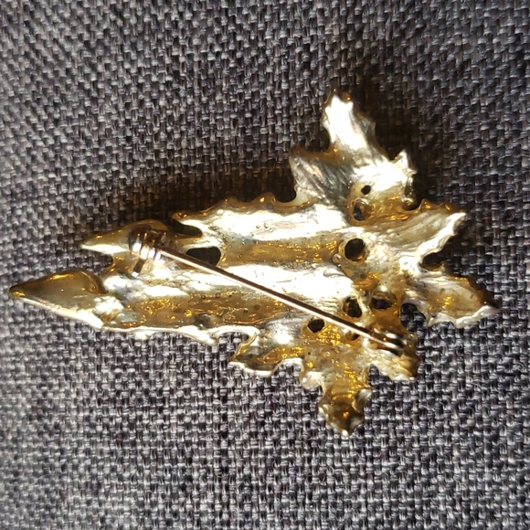 Christmas Vintage Brooch Pin Candles Berries Holly Gold Tone Enamel - Picture 2 of 4